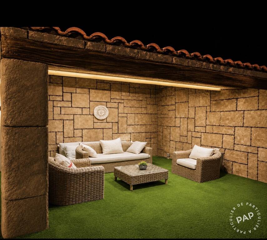 Salon extérieur de nuit